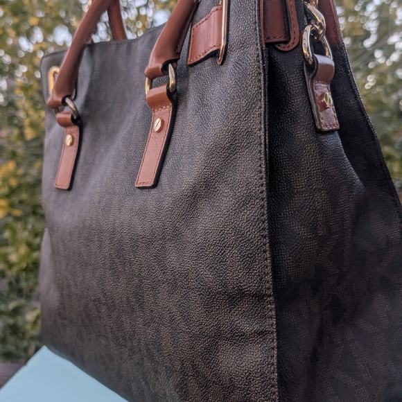 Michael Kors Brown and Tan Shoulder Bag - Picture 17 of 17